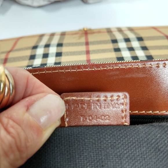 Burberry Haymarket check long flap bag FIRM - Picture 14 of 16